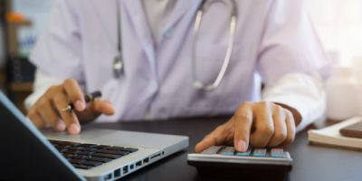 Comment optimiser vos revenus en tant que médecin ? 